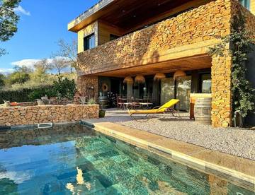 Gîte pour 4 personnes, avec vue et jardin ainsi que piscine et terrasse à Cazouls-lès-Béziers