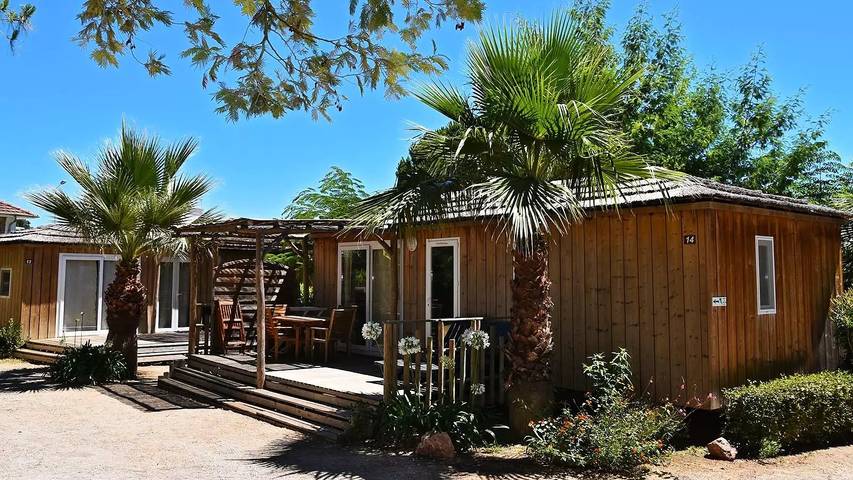 Appartement entier, Roulotte 21m² / 1 chambre - Terrasse 3m² 3 personnes in Cavalaire-sur-Mer, Parc national de Port-Cros