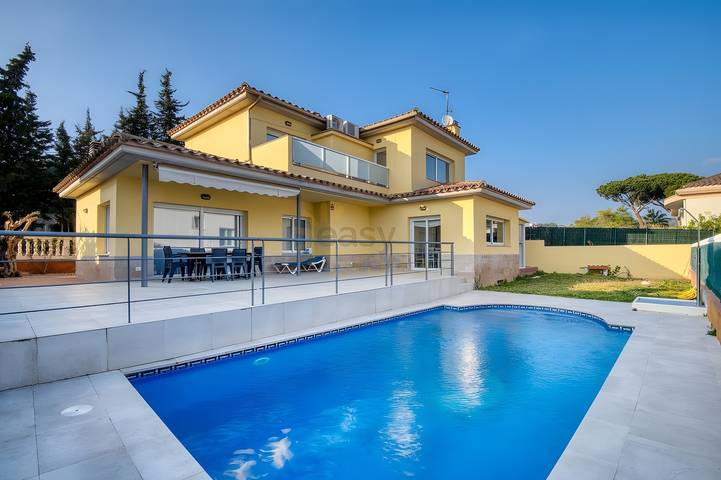 Ferienhaus für 8 Personen, mit Garten und Balkon in Calonge
