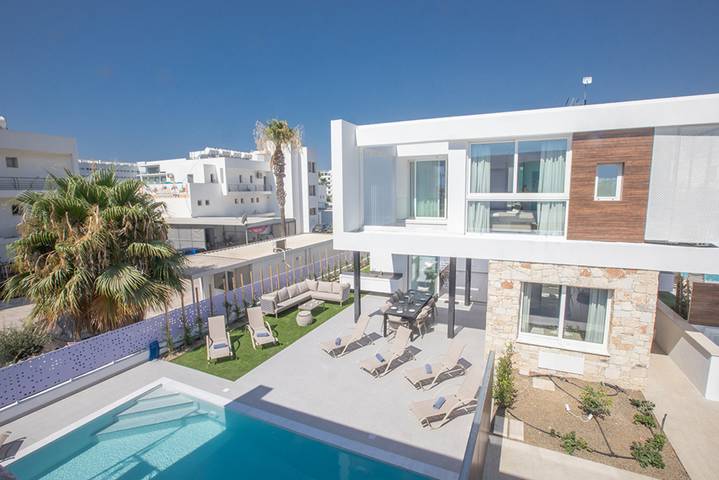 Ferienhaus für 10 Personen, mit Balkon/Terrasse und Garten sowie Pool in Südzypern - 2