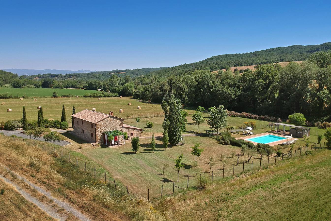 Villa 'Paganini' con piscina privata, terrazza privata e Wi-Fi in Montecatini Val di Cecina, Costa degli Etruschi
