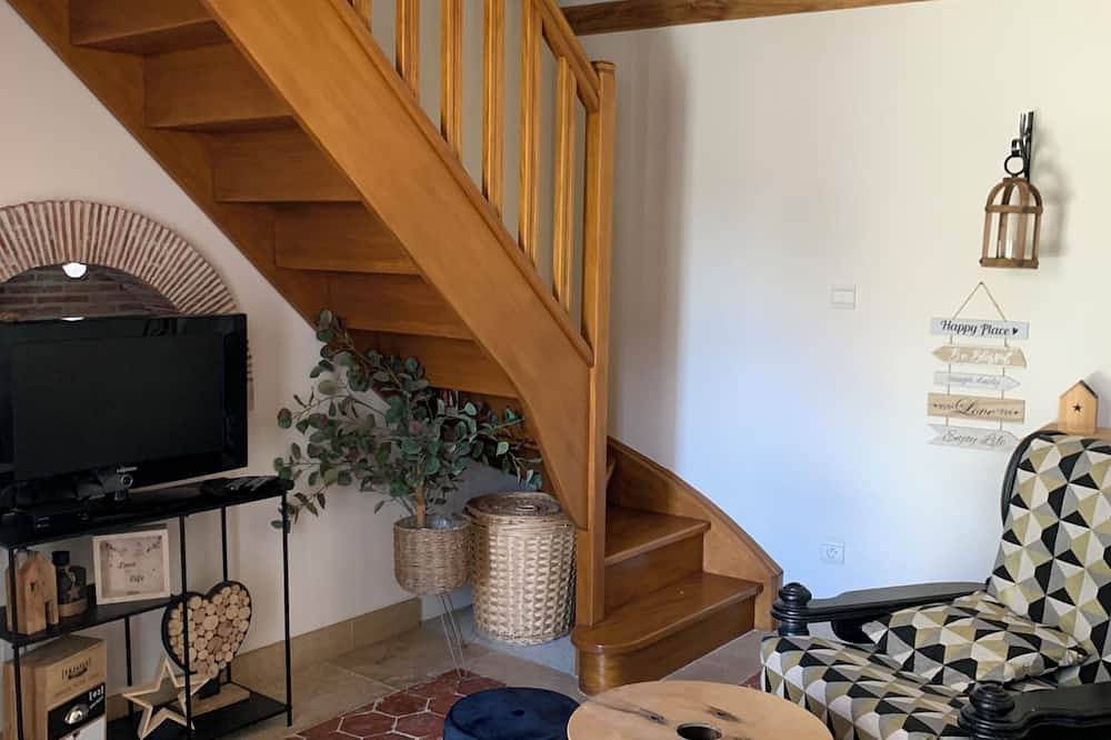 Maison / Appartement Dans un Corps de Ferme Situé a 5 Minutes de Senlis in Montépilloy, Oise