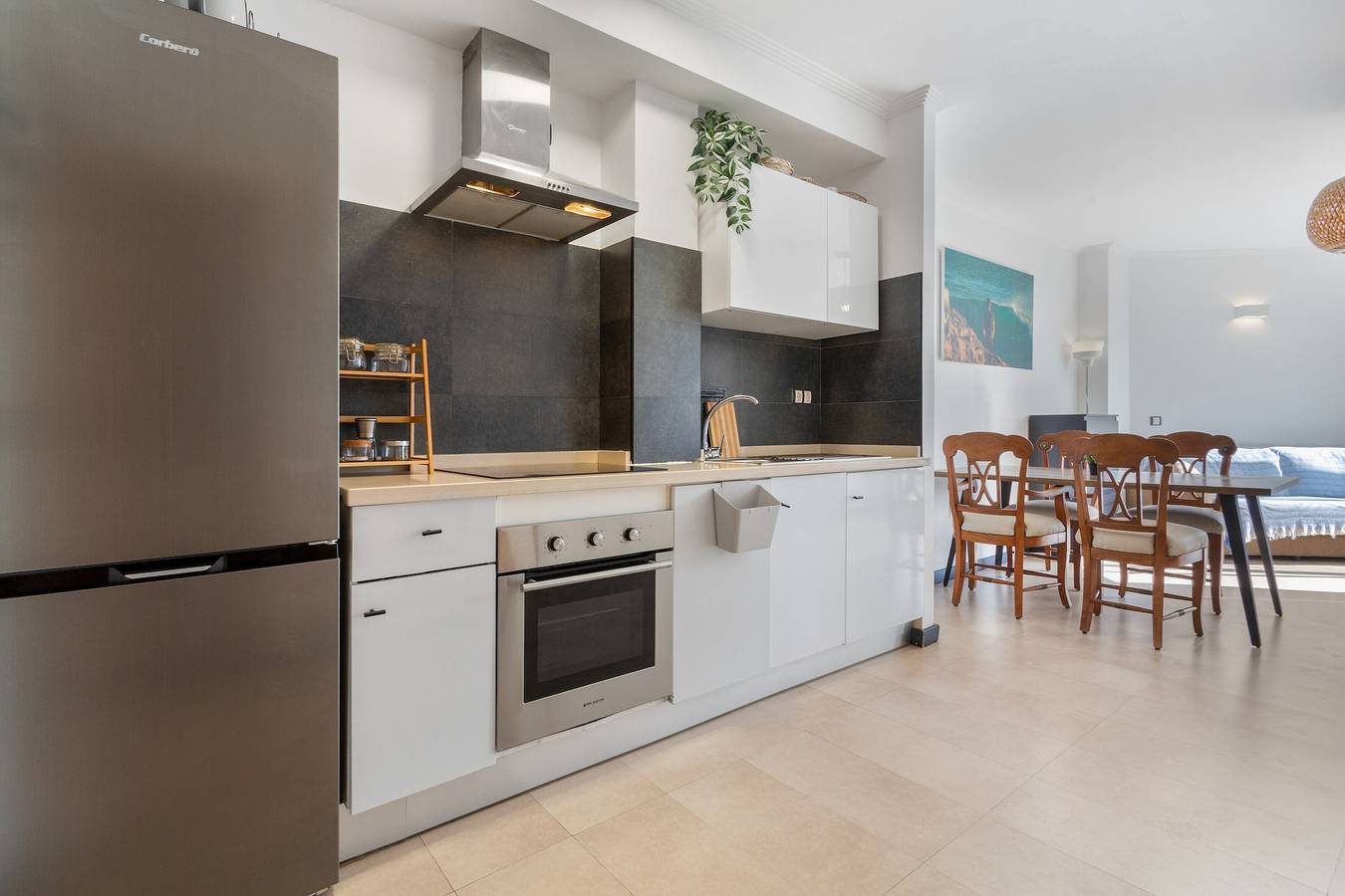 Ferienwohnung 'Oceanfront Apartment mit Pool', Bergblick, privater Terrasse & Wlan in El Cotillo, La Oliva