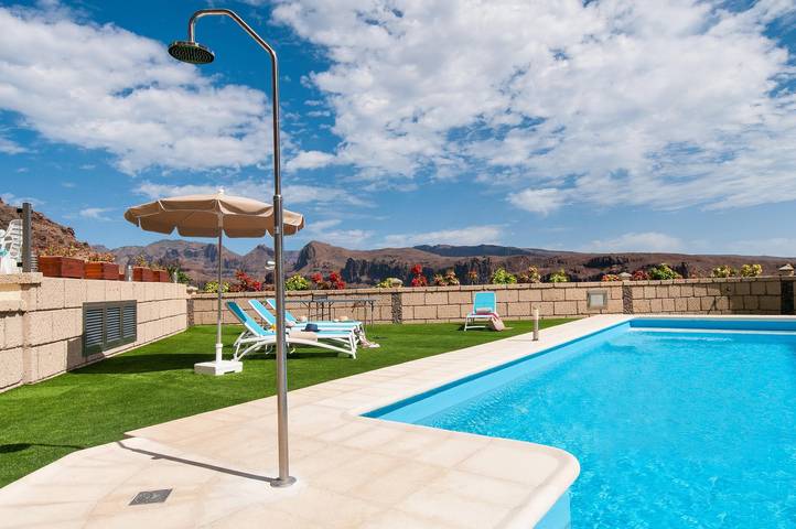 Holiday rental for 14 people, with ocean view and garden in Salobre