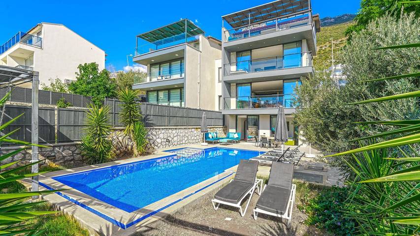 Vakantiehuis voor 8 personen, with terras and tuin as well as whirlpool in het Middellandse Zeegebied