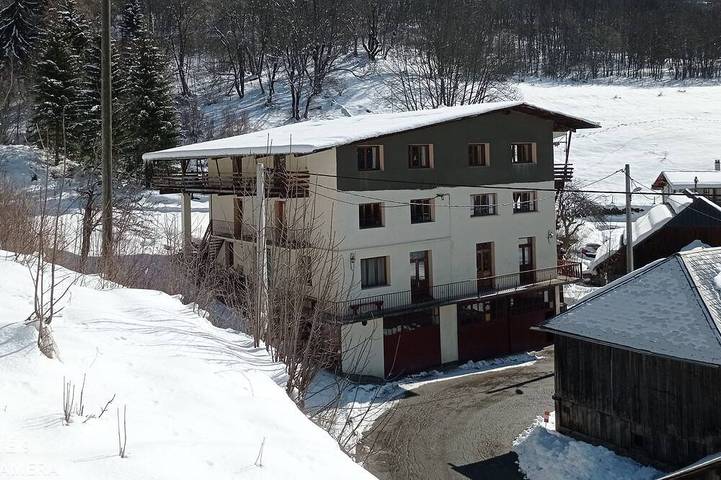 Appartement de vacances pour 12 personnes, avec balcon et jardin, animaux acceptés