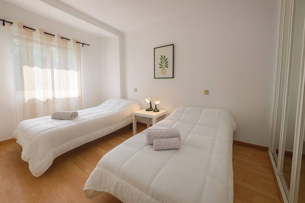 Entire apartment, Corporate or Formative Lodging 4 rooms / 6 beds in Coslada, Madrid Province
