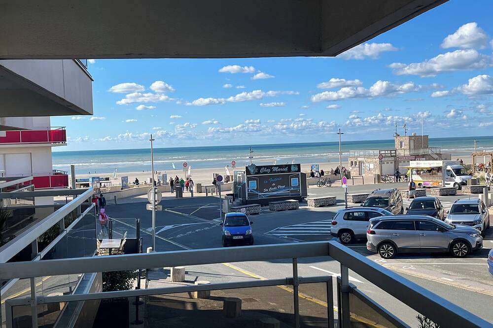 Entire apartment, Small cocoon of 33m2, beautiful sea view, 50 m from the beach in Sainte Cécile Plage, Camiers