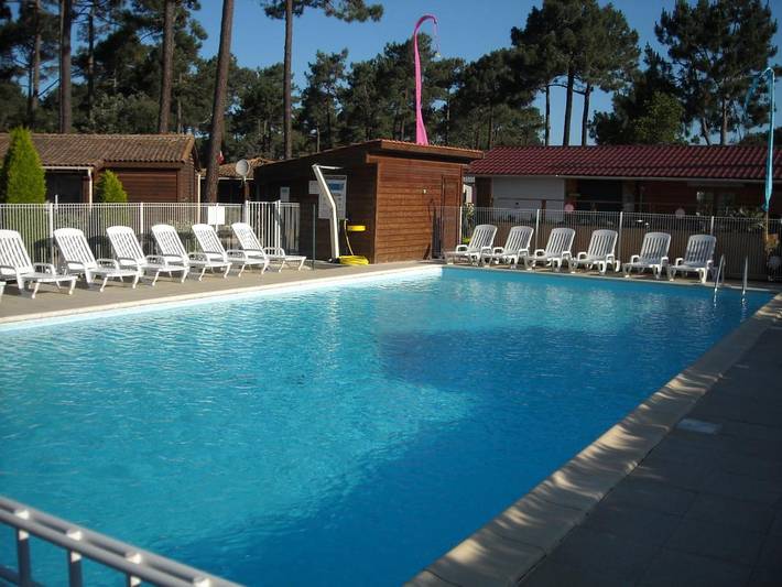 Camping pour 6 personnes, avec Terrasse et Piscine