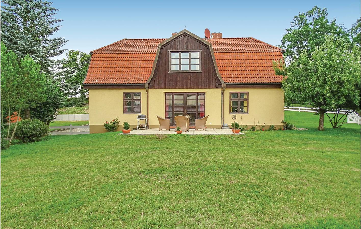 Gemütliche Wohnung mit Terrasse, Parkplatz und Internet in Kuhlen-Wendorf, Ludwigslust-Parchim