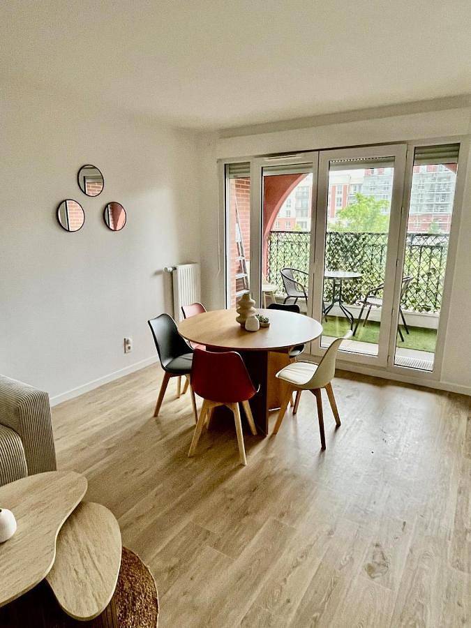 Gîte pour 8 personnes, avec Balcon ainsi que Terrasse et Vue à Pontoise - 4