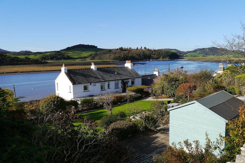 The Bridge - sleeps 6 guests  in 3 bedrooms in Kippford, Dumfries and Galloway