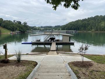 Vacation House for 28 Guests in Norris Lake, Tennessee, Picture 2