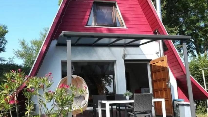 Ferienhaus für 3 Personen, mit Pool und Sauna sowie Garten, mit Haustier in Schöneberg