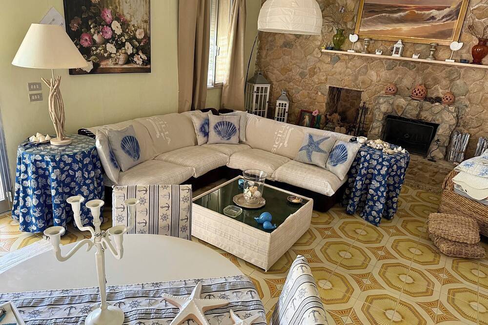 Villa Annastella a Corner of Paradise with Pool, Ac, Wifi, Smarttv/Netflix/Disney in Isola (Italia), Siracusa