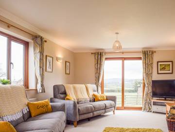 Holiday Home for 8 People in Shropshire, West Midlands, Photo 1