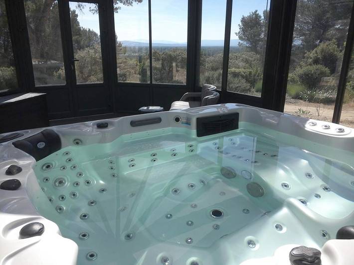 Location de vacances pour 2 personnes, avec jacuzzi ainsi que jardin et piscine à Châteauneuf-de-Gadagne - 4