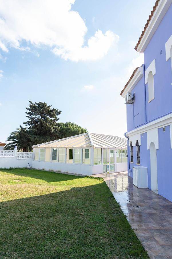 Location de vacances pour 12 personnes, avec jacuzzi ainsi que jardin et piscine à La Línea de la Concepción - 3