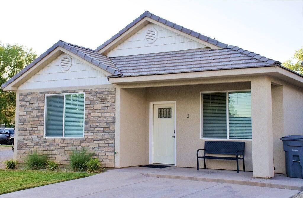 Zwei Kingsize-Betten mit eigenem Bad in jedem Schlafzimmer. Ideal für freunde teilen in La Verkin, Zion Nationalpark