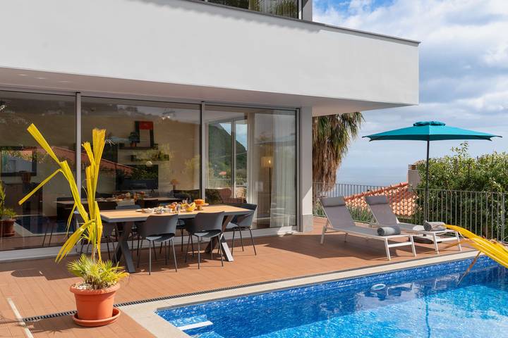 Location de vacances pour 8 personnes, avec piscine et balcon dans Arco da Calheta - 2