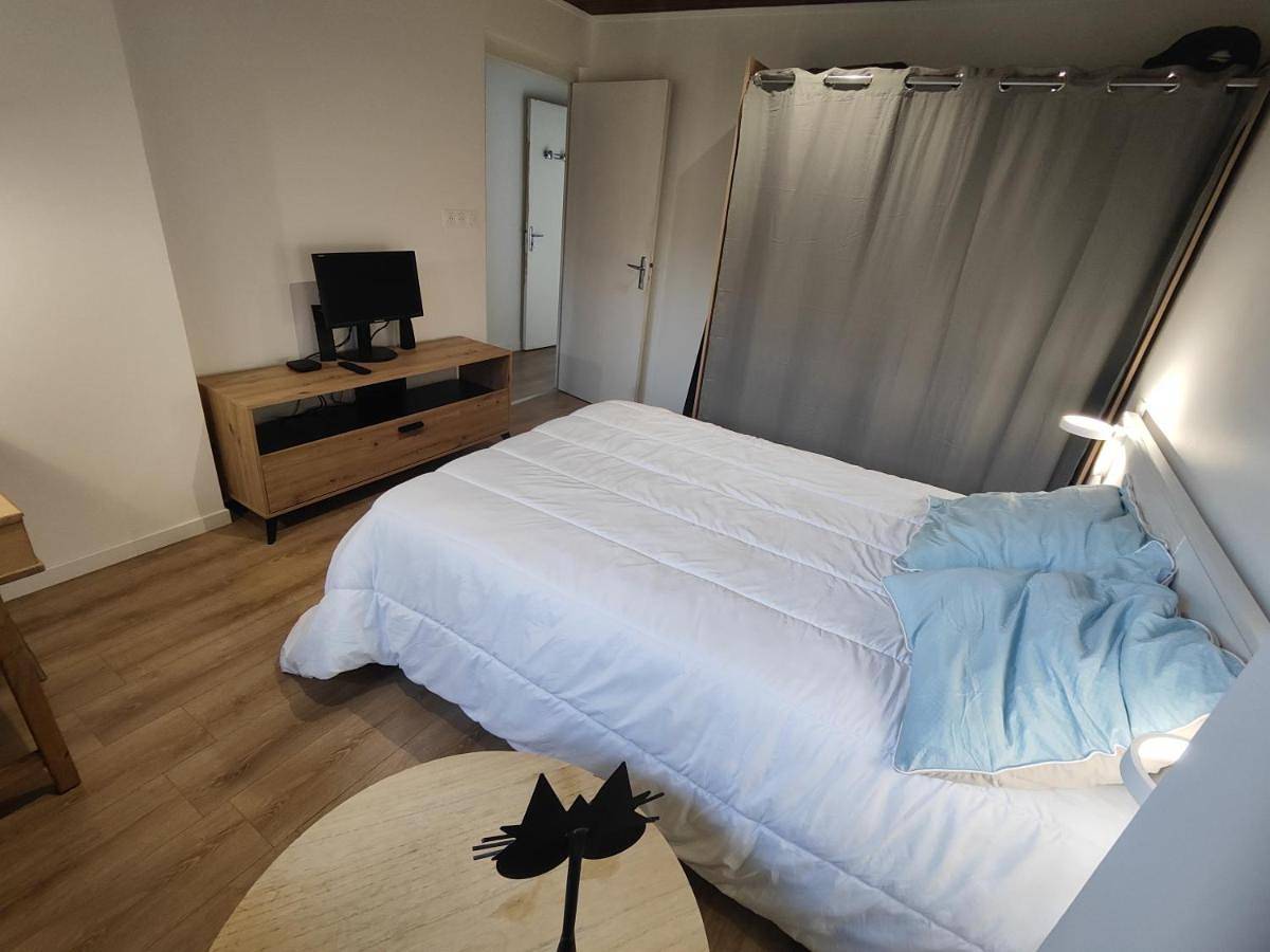Maison à Orcines de 80m2 pour 6 personnes, 2 Chambres, Parking, Salon, Jardin, Véranda, proche Vulcania, Puy De Dôme, Centre Ville, Thermes Royat, Musee Miichelin in Orcines, Parc naturel régional des Volcans d'Auvergne