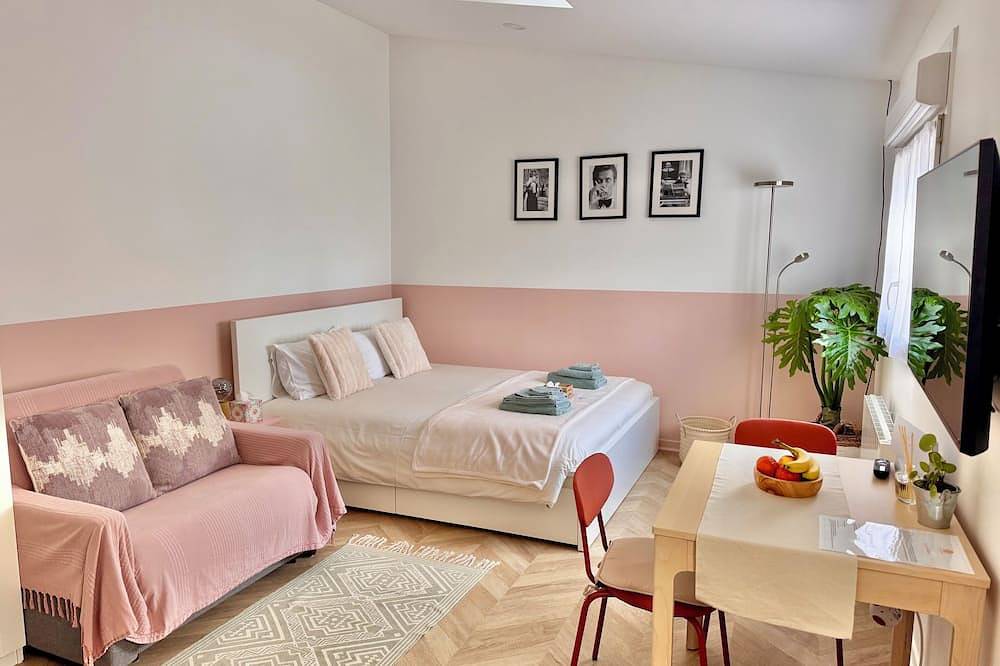 Appartement entier, Joli studio indépendant à Roissy-en-France / Aeroport Cdg avec terrasse privée in Roissy-en-France, Val-d'Oise