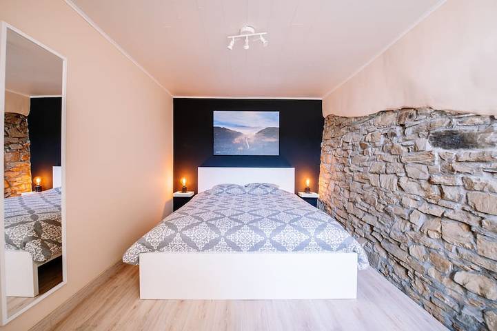 Location de vacances pour 9 personnes, avec terrasse et jardin, animaux acceptés à Sainte-Ode - 3