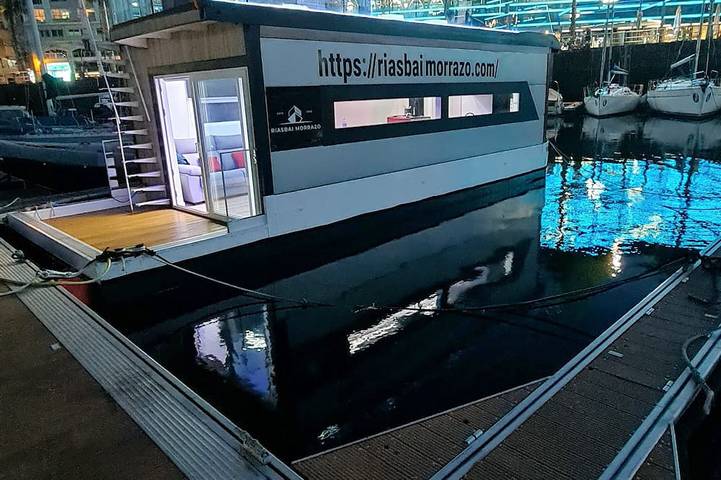 Houseboat for 5 people, with hot tub and garden as well as balcony - 1