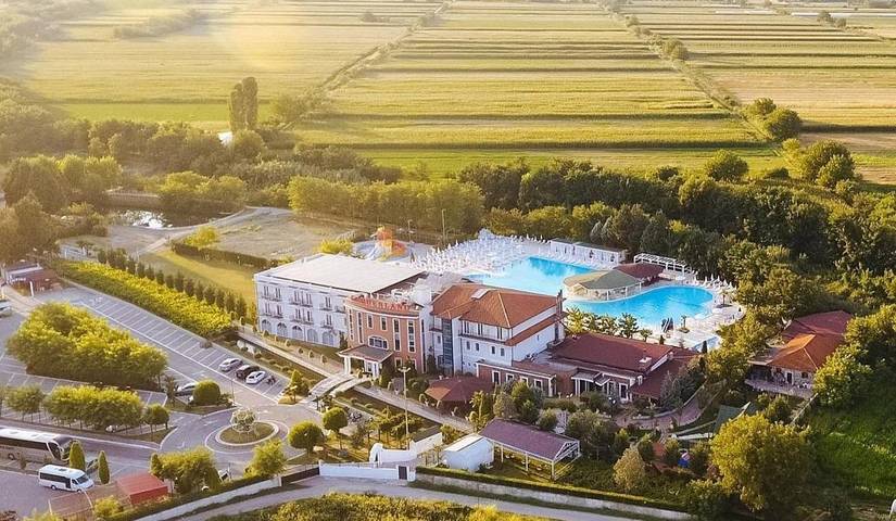 Hôtel pour 3 personnes, avec jardin ainsi que vue et piscine