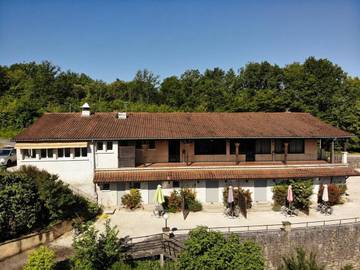 Gîte pour 2 personnes, avec terrasse ainsi que piscine et jardin, animaux acceptés à Saint-André-d'Allas