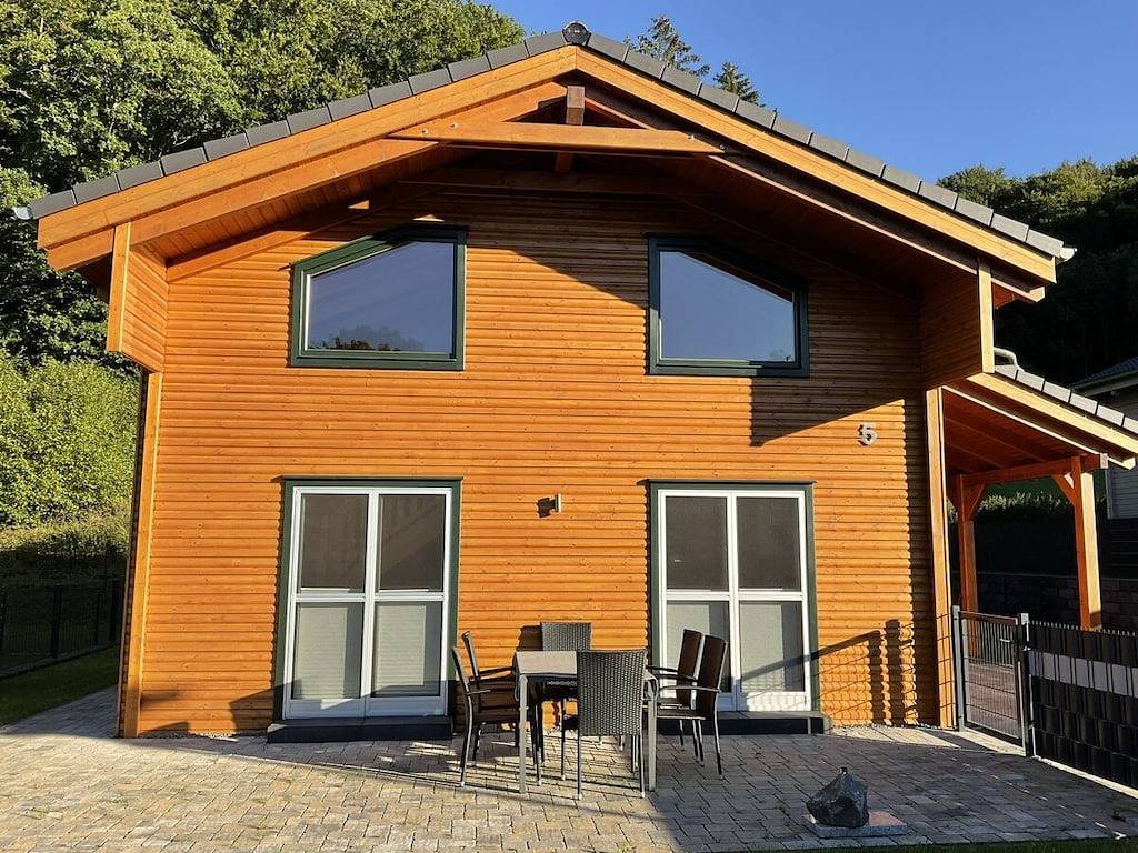 Ferienhaus in Rieden mit Schwimmbecken in Rieden (Eifel), Osteifel