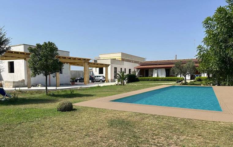 B&b per 3 persone, con panorama e piscina nonché giardino a Uggiano la Chiesa