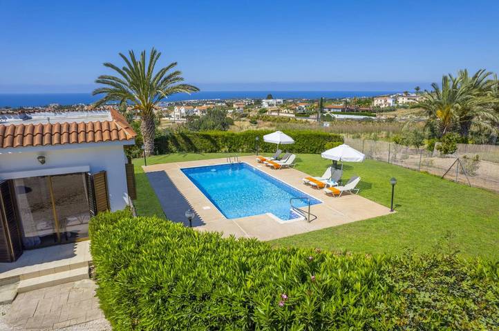 Holiday rental for 6 people, with garden, child-friendly in Peyia