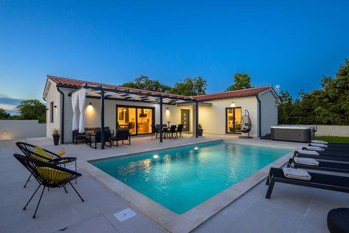 Villa für 6 Personen, mit Garten und Pool sowie Terrasse - 1