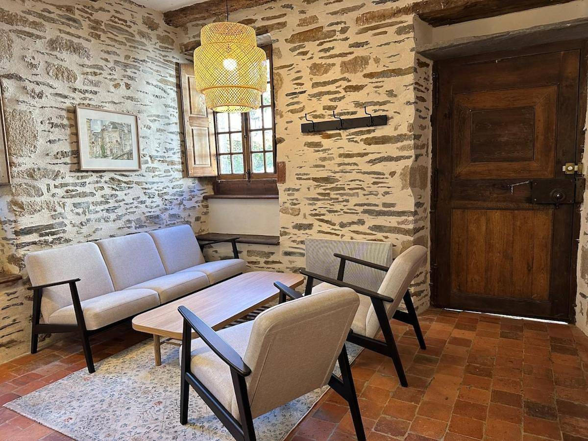 Two-Bedroom House in Rochefort-en-Terre, Région de Vannes