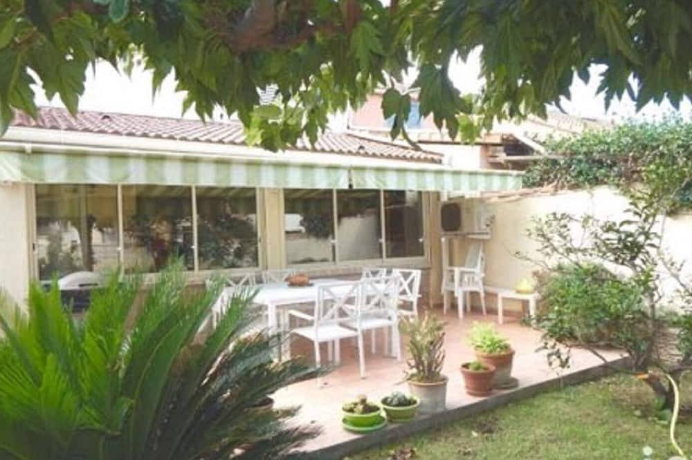 Villa junto al mar con terraza y jardín. in Penta-di-Casinca, Región de Corte