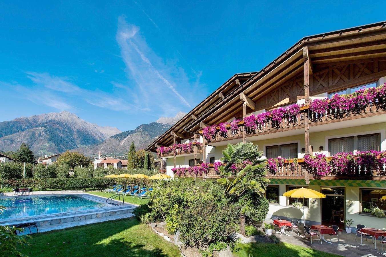 Entire apartment, Holiday Apartment near Merano with Pool, Balcony and Wi-Fi  in Algund, Texel Group