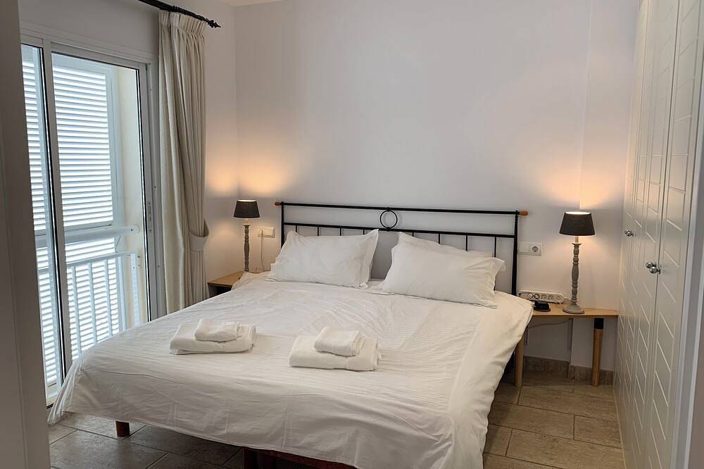 Apartamento entero, Hermoso apartamento con piscina, impresionante ubicación cerca de la playa in Cala Fornells, Calvià