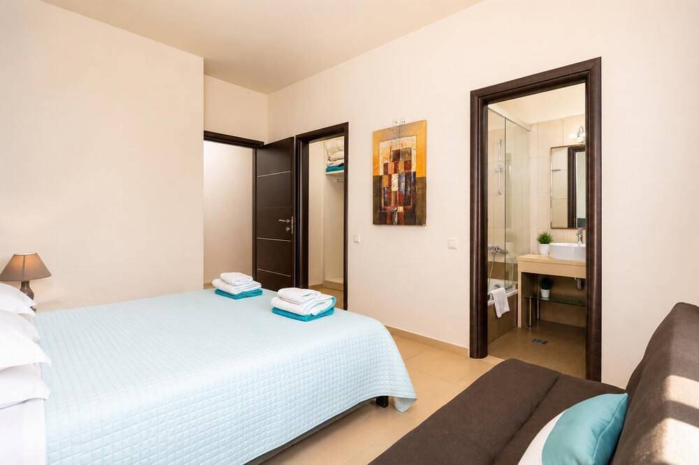 Villa Panorama - Fünf Schlafzimmer Villa, Schläft 12 in Elounda, Lasithi