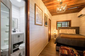 Vacation Home for 3 Guests in Blue Ridge Mountains, North Carolina, Picture 1