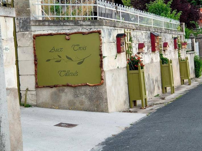 Location de vacances pour 2 personnes, avec Terrasse ainsi que Jardin et Vue à Perrusson - 2