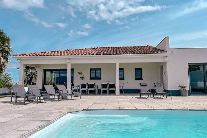 Location de vacances pour 8 personnes, avec jardin et terrasse à Rieux-Minervois
