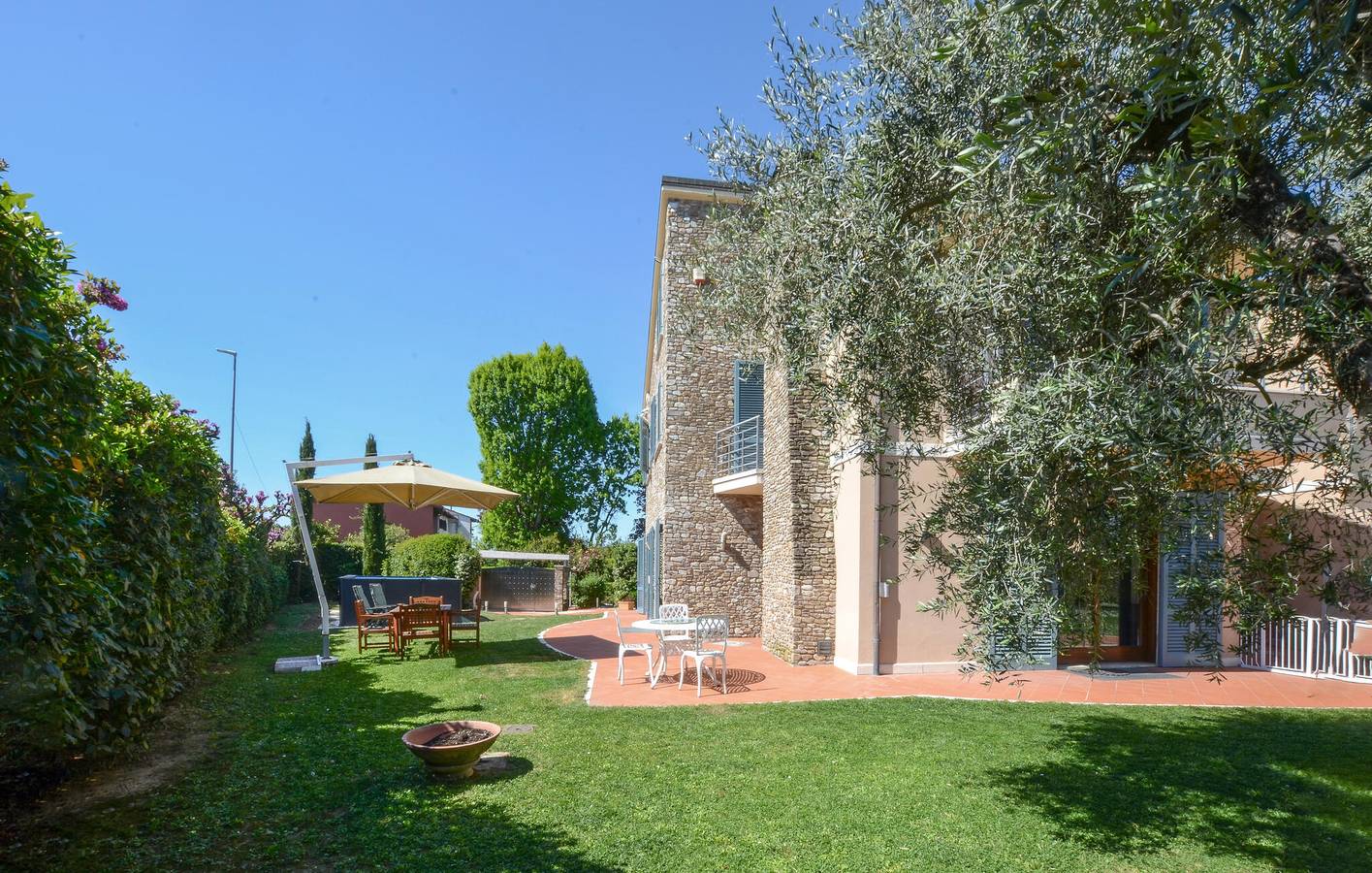Incantevole appartamento con piscina e terrazza, a 2 km dal centro di Staffoli in Fucecchio, Firenze province