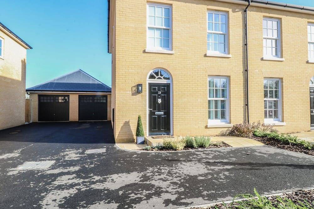 The Hollies, pet friendly, with a garden in Norwich in Norwich, Norfolk