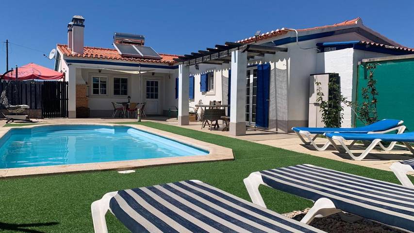 Maison d’hôte pour 2 personnes, avec Terrasse et Jardin ainsi que Piscine et Vue à Aljezur