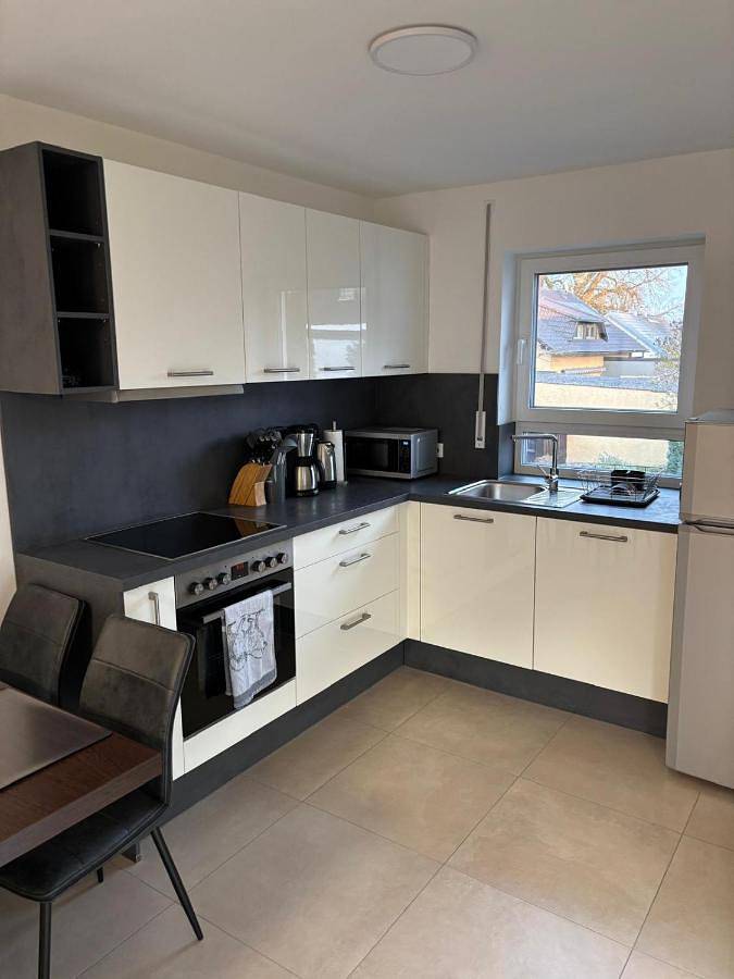 Ganze Wohnung, Two-Bedroom Apartment with Balcony in Maxhütte-Haidhof, Ostbayern