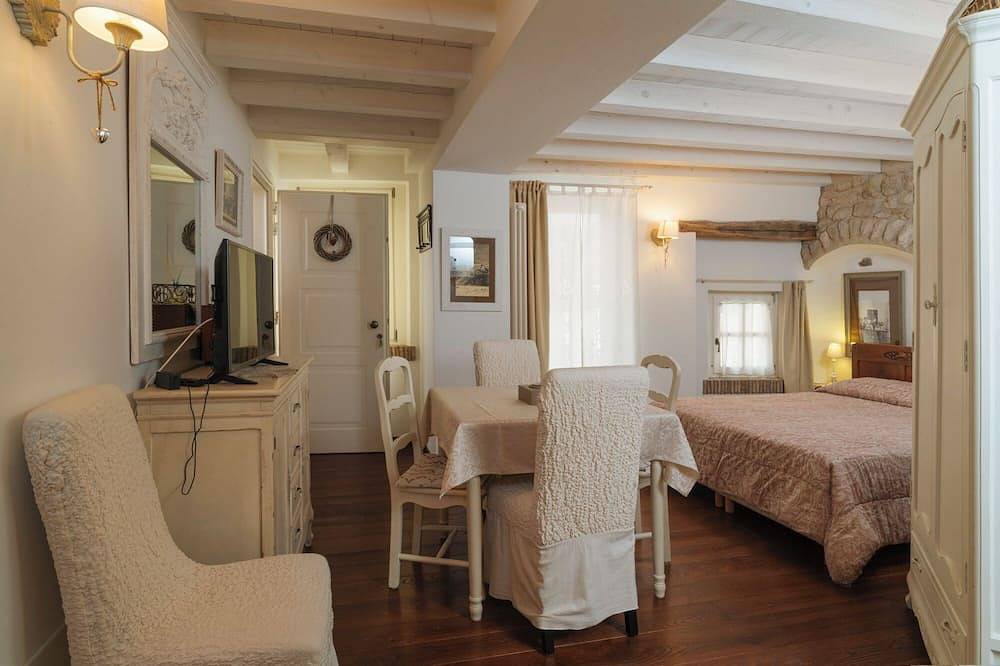 Appartamento intero, Residenza Cà Bianca - Appartamento Refosco - Centro Storico Polcenigo in Polcenigo, Prealpi Carniche