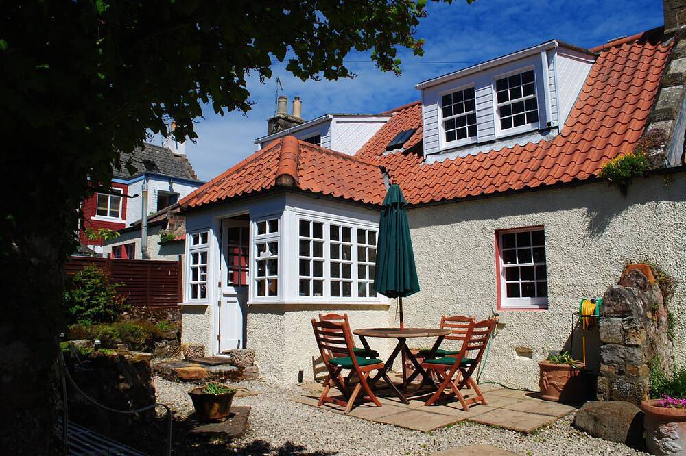 A fabulous traditional cottage - full of character - sleeps 6 in Crail, Fife region