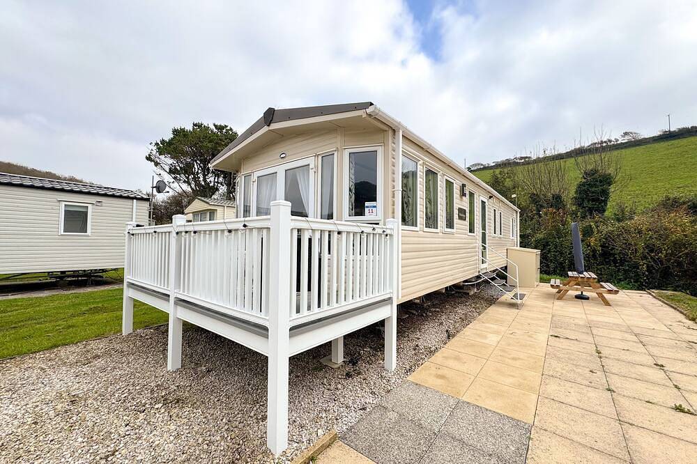 Beach Coast Getaway in South Devon! Hill Views and on site entertainment, in Bigbury-on-Sea, Bigbury on Sea