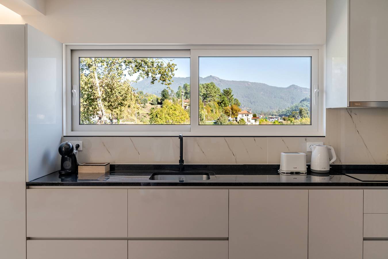 Casa de Férias 'Serração T2' com Vista para o Lago, Wi-Fi e Ar Condicionado in Rio Caldo, Distrito de Braga